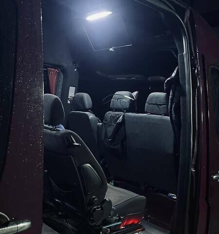 Красный Мерседес Sprinter, объемом двигателя 3 л и пробегом 620 тыс. км за 15000 $, фото 13 на Automoto.ua