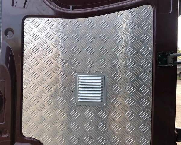 Красный Мерседес Sprinter, объемом двигателя 2.1 л и пробегом 83 тыс. км за 31000 $, фото 21 на Automoto.ua