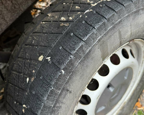 Красный Мерседес Sprinter, объемом двигателя 2.14 л и пробегом 345 тыс. км за 17500 $, фото 3 на Automoto.ua