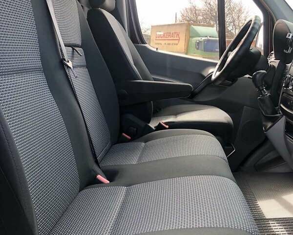 Красный Мерседес Sprinter, объемом двигателя 2.1 л и пробегом 83 тыс. км за 31000 $, фото 7 на Automoto.ua