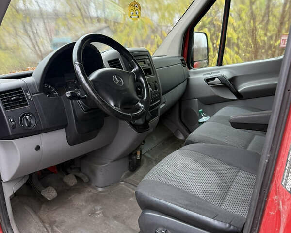 Красный Мерседес Sprinter, объемом двигателя 2.14 л и пробегом 345 тыс. км за 17500 $, фото 4 на Automoto.ua