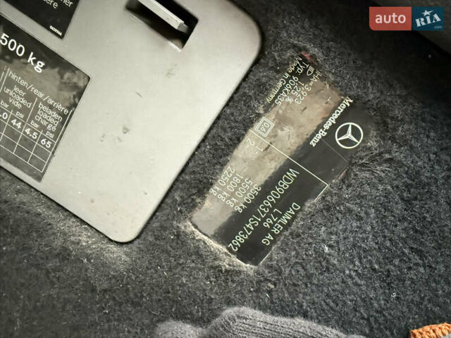 Красный Мерседес Sprinter, объемом двигателя 2.14 л и пробегом 345 тыс. км за 17500 $, фото 6 на Automoto.ua