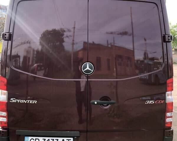 Красный Мерседес Sprinter, объемом двигателя 2.1 л и пробегом 83 тыс. км за 31000 $, фото 3 на Automoto.ua