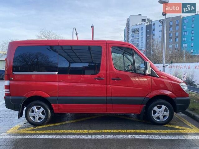 Красный Мерседес Sprinter, объемом двигателя 2.14 л и пробегом 315 тыс. км за 14999 $, фото 1 на Automoto.ua