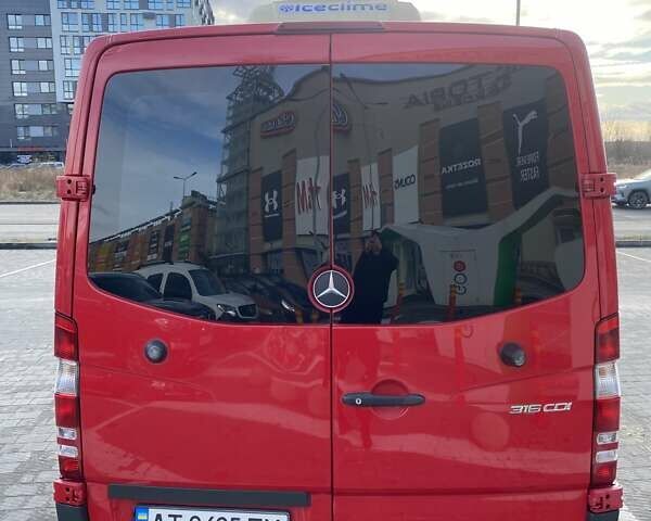 Красный Мерседес Sprinter, объемом двигателя 2.14 л и пробегом 315 тыс. км за 14999 $, фото 5 на Automoto.ua