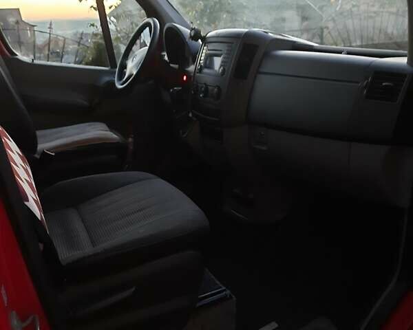 Красный Мерседес Sprinter, объемом двигателя 2.2 л и пробегом 156 тыс. км за 17500 $, фото 13 на Automoto.ua