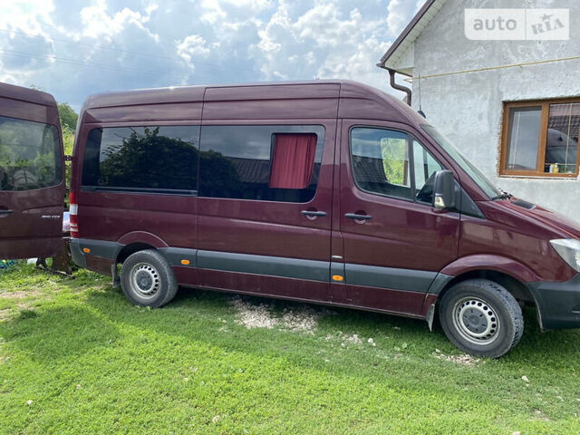 Красный Мерседес Sprinter, объемом двигателя 2.2 л и пробегом 304 тыс. км за 22300 $, фото 2 на Automoto.ua