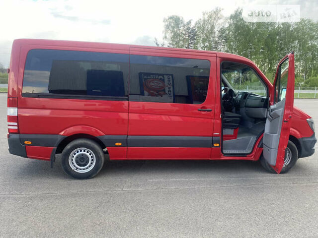 Красный Мерседес Sprinter, объемом двигателя 2.1 л и пробегом 330 тыс. км за 16500 $, фото 2 на Automoto.ua