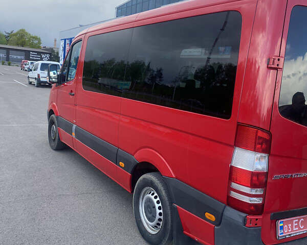 Красный Мерседес Sprinter, объемом двигателя 2.1 л и пробегом 330 тыс. км за 16500 $, фото 5 на Automoto.ua