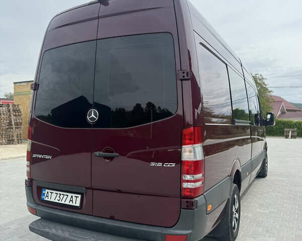 Красный Мерседес Sprinter, объемом двигателя 2.69 л и пробегом 350 тыс. км за 27500 $, фото 8 на Automoto.ua