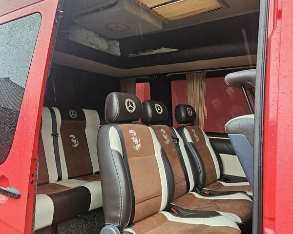 Красный Мерседес Sprinter, объемом двигателя 2.2 л и пробегом 330 тыс. км за 26500 $, фото 4 на Automoto.ua