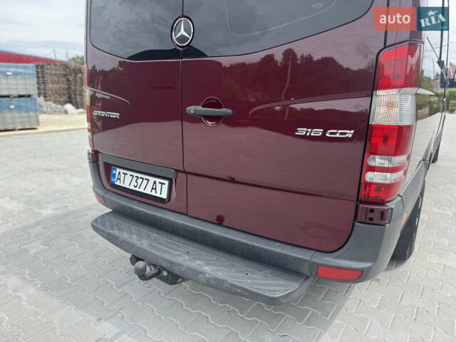 Красный Мерседес Sprinter, объемом двигателя 2.69 л и пробегом 350 тыс. км за 27500 $, фото 7 на Automoto.ua