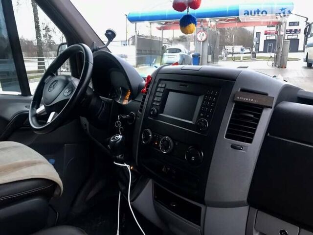 Красный Мерседес Sprinter, объемом двигателя 2.9 л и пробегом 337 тыс. км за 39500 $, фото 17 на Automoto.ua