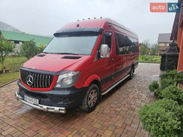 Красный Мерседес Sprinter, объемом двигателя 2.2 л и пробегом 330 тыс. км за 26500 $, фото 1 на Automoto.ua