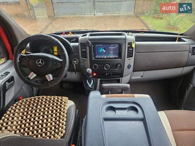 Красный Мерседес Sprinter, объемом двигателя 2.2 л и пробегом 330 тыс. км за 26500 $, фото 6 на Automoto.ua