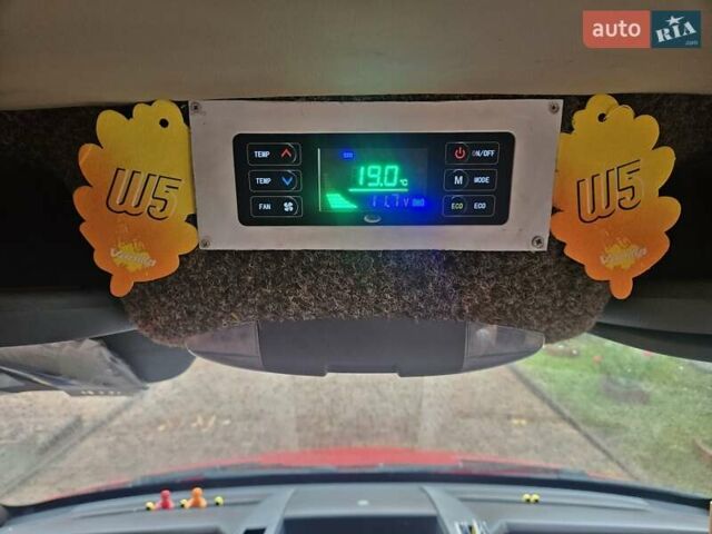 Красный Мерседес Sprinter, объемом двигателя 2.2 л и пробегом 330 тыс. км за 26500 $, фото 7 на Automoto.ua