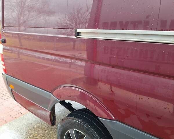 Красный Мерседес Sprinter, объемом двигателя 2.2 л и пробегом 500 тыс. км за 17500 $, фото 2 на Automoto.ua