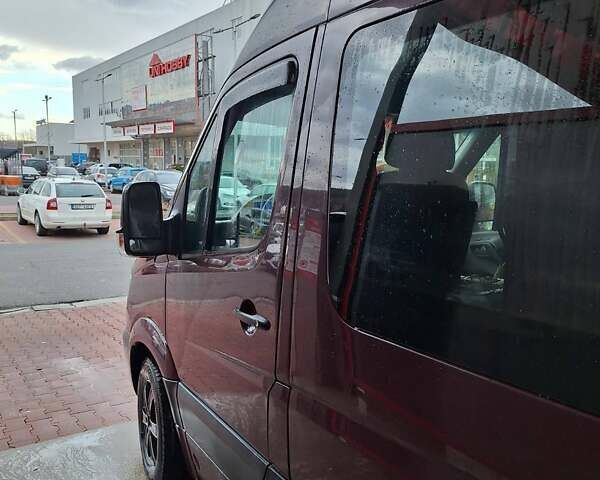 Красный Мерседес Sprinter, объемом двигателя 2.2 л и пробегом 500 тыс. км за 17500 $, фото 1 на Automoto.ua