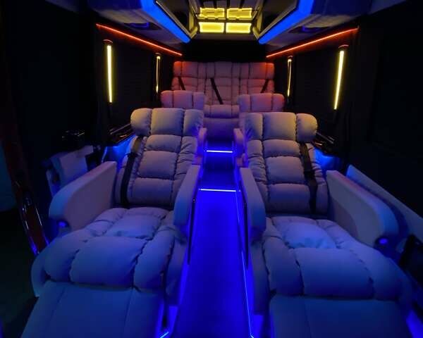Красный Мерседес Sprinter, объемом двигателя 2.14 л и пробегом 310 тыс. км за 67499 $, фото 13 на Automoto.ua