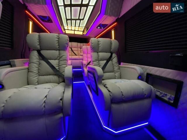 Красный Мерседес Sprinter, объемом двигателя 2.14 л и пробегом 310 тыс. км за 67499 $, фото 4 на Automoto.ua