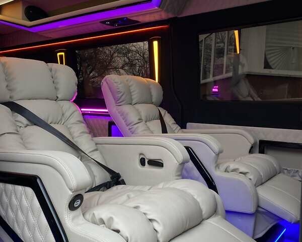 Красный Мерседес Sprinter, объемом двигателя 2.14 л и пробегом 310 тыс. км за 67499 $, фото 5 на Automoto.ua