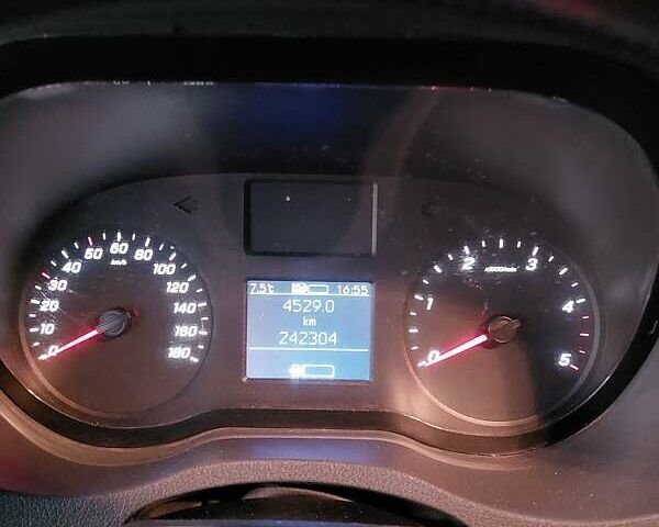Красный Мерседес Sprinter, объемом двигателя 2.14 л и пробегом 255 тыс. км за 40000 $, фото 1 на Automoto.ua