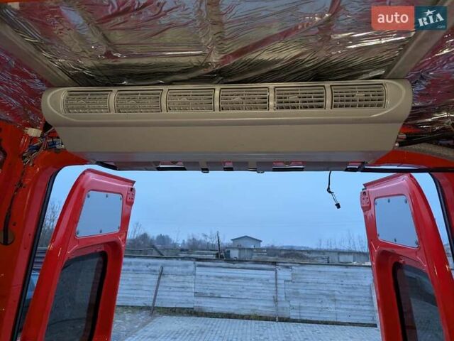 Красный Мерседес Sprinter, объемом двигателя 2.99 л и пробегом 340 тыс. км за 45500 $, фото 19 на Automoto.ua