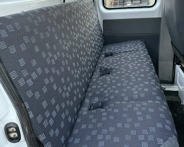 Мерседес Sprinter, об'ємом двигуна 2.7 л та пробігом 360 тис. км за 19999 $, фото 9 на Automoto.ua