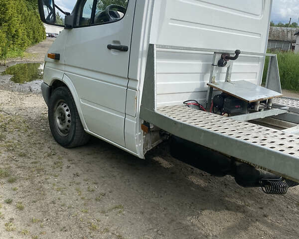 Мерседес Sprinter, объемом двигателя 2.7 л и пробегом 388 тыс. км за 14000 $, фото 7 на Automoto.ua