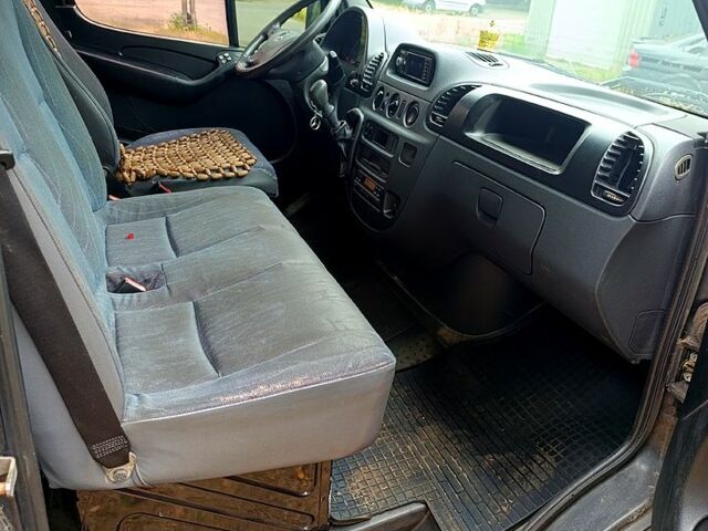 Мерседес Sprinter, объемом двигателя 2.1 л и пробегом 350 тыс. км за 4500 $, фото 3 на Automoto.ua