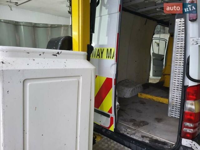 Мерседес Sprinter, объемом двигателя 2.2 л и пробегом 140 тыс. км за 23500 $, фото 4 на Automoto.ua