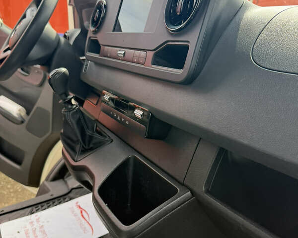 Мерседес Sprinter, объемом двигателя 0 л и пробегом 175 тыс. км за 31829 $, фото 4 на Automoto.ua