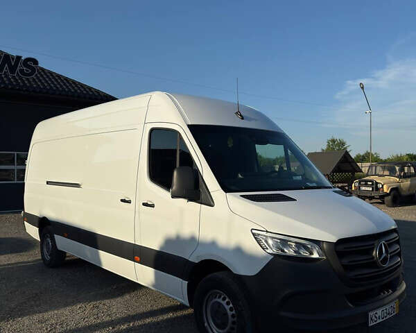 Мерседес Sprinter, объемом двигателя 1.95 л и пробегом 300 тыс. км за 37074 $, фото 1 на Automoto.ua