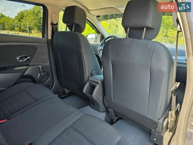 Мерседес Sprinter, объемом двигателя 2.2 л и пробегом 200 тыс. км за 27900 $, фото 4 на Automoto.ua