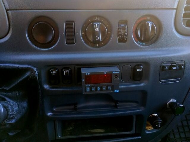 Мерседес Sprinter, объемом двигателя 2.2 л и пробегом 318 тыс. км за 6200 $, фото 3 на Automoto.ua