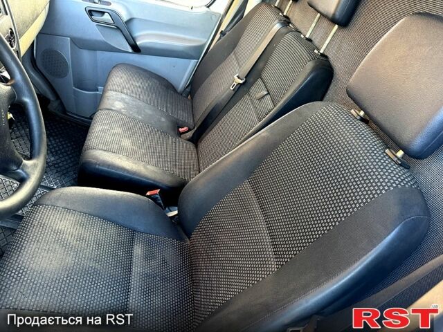 Мерседес Sprinter, объемом двигателя 2.2 л и пробегом 367 тыс. км за 17800 $, фото 3 на Automoto.ua