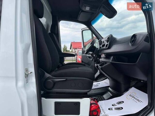 Мерседес Sprinter, объемом двигателя 2.2 л и пробегом 150 тыс. км за 28900 $, фото 28 на Automoto.ua