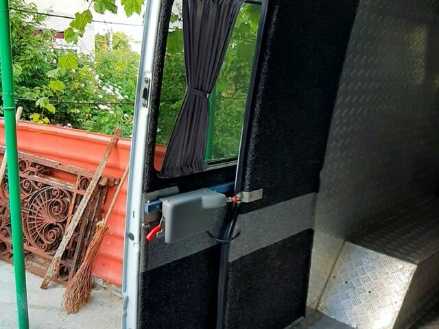 Мерседес Sprinter, объемом двигателя 2.9 л и пробегом 540 тыс. км за 13500 $, фото 2 на Automoto.ua