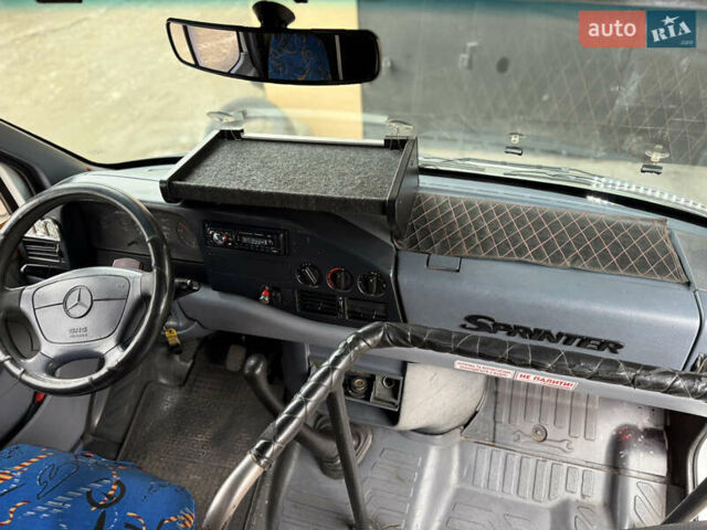 Мерседес Sprinter, объемом двигателя 0 л и пробегом 300 тыс. км за 8500 $, фото 4 на Automoto.ua