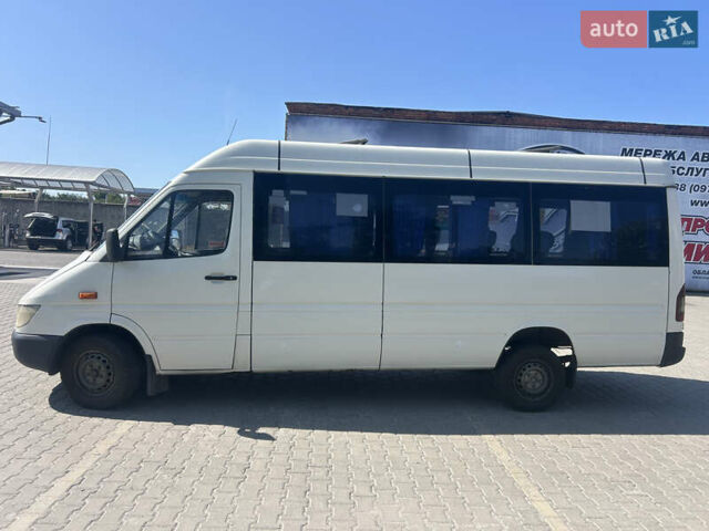 Мерседес Sprinter, объемом двигателя 2.2 л и пробегом 300 тыс. км за 9900 $, фото 3 на Automoto.ua