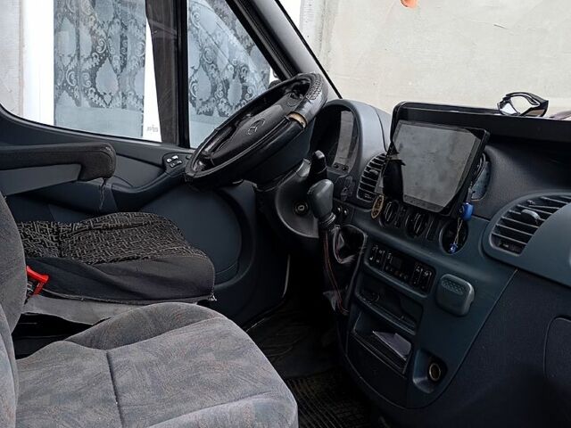 Мерседес Sprinter, объемом двигателя 27 л и пробегом 600 тыс. км за 8300 $, фото 2 на Automoto.ua