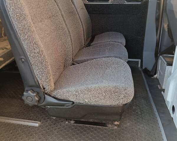 Мерседес Sprinter, объемом двигателя 2.2 л и пробегом 370 тыс. км за 8500 $, фото 19 на Automoto.ua