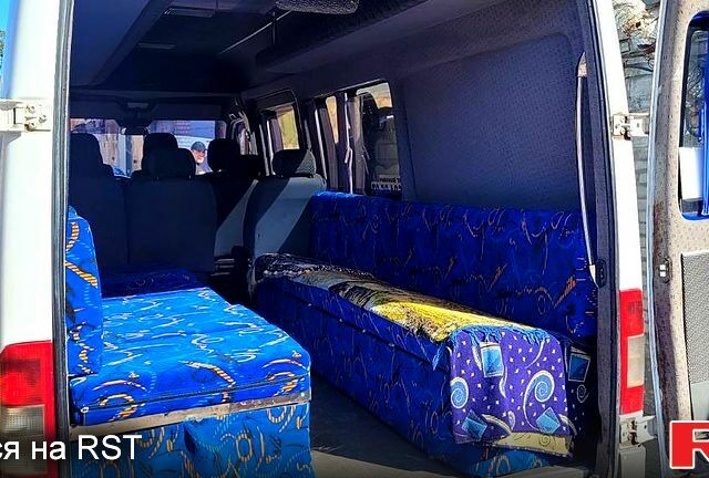 Мерседес Sprinter, объемом двигателя 3 л и пробегом 100 тыс. км за 590 $, фото 4 на Automoto.ua