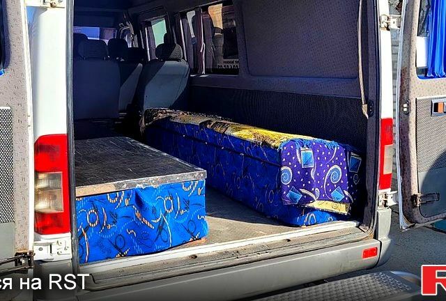 Мерседес Sprinter, объемом двигателя 3 л и пробегом 100 тыс. км за 590 $, фото 3 на Automoto.ua