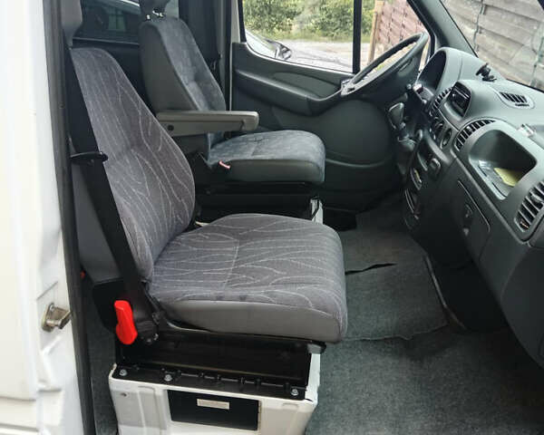 Мерседес Sprinter, объемом двигателя 2.2 л и пробегом 350 тыс. км за 10500 $, фото 5 на Automoto.ua
