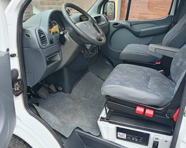 Мерседес Sprinter, объемом двигателя 2.2 л и пробегом 350 тыс. км за 10500 $, фото 3 на Automoto.ua