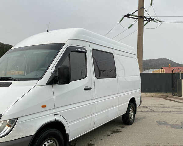 Мерседес Sprinter, объемом двигателя 2.2 л и пробегом 680 тыс. км за 8999 $, фото 4 на Automoto.ua