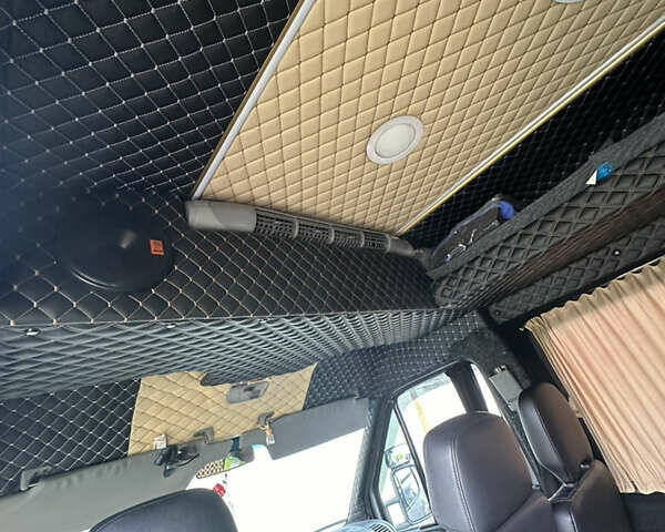 Мерседес Sprinter, объемом двигателя 2.2 л и пробегом 586 тыс. км за 15000 $, фото 5 на Automoto.ua