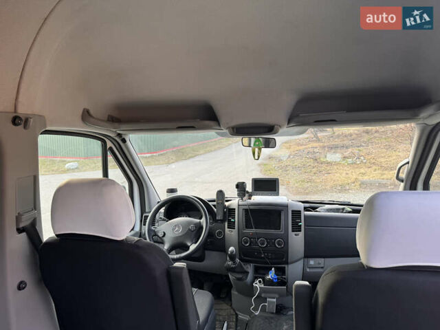 Мерседес Sprinter, объемом двигателя 2.3 л и пробегом 330 тыс. км за 16500 $, фото 3 на Automoto.ua