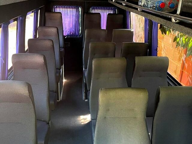 Желтый Мерседес Sprinter, объемом двигателя 2.2 л и пробегом 500 тыс. км за 6500 $, фото 2 на Automoto.ua